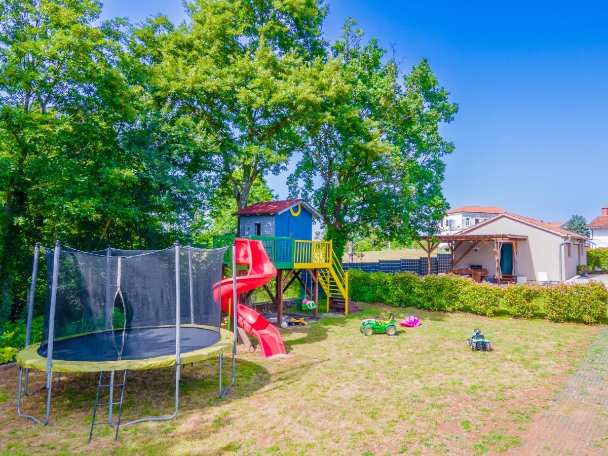 Guest House Flora Pazin Dış mekan fotoğraf