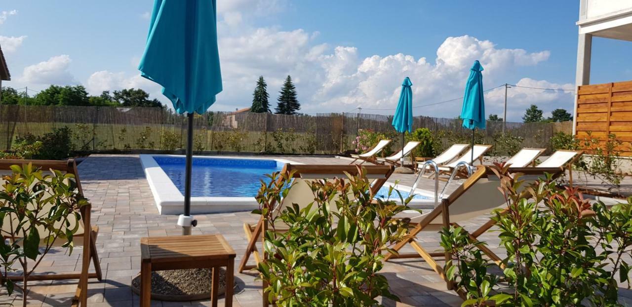 Guest House Flora Pazin Dış mekan fotoğraf