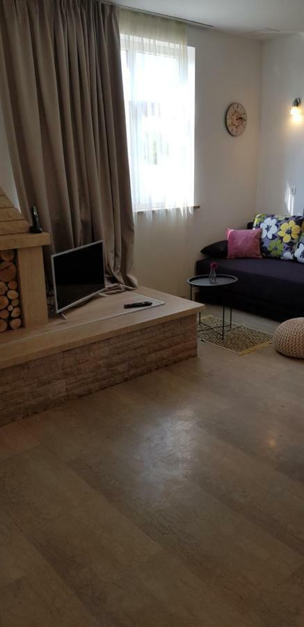 Guest House Flora Pazin Dış mekan fotoğraf